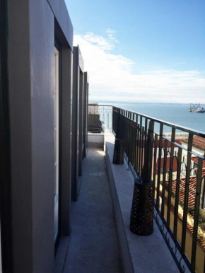  Balcony over the River Tejo  Лиссабон